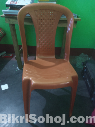 1 টি চেয়ার ও ১টি টেবিল